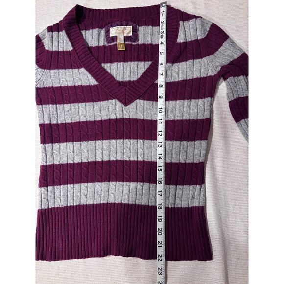 Juniors Size Medium Vintage American Eagle Maroon White Striped V-Neck Sweater! - Picture 10 of 11
